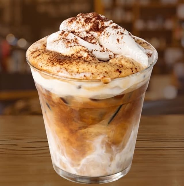 House Cream Iced Latte (Einspanner).